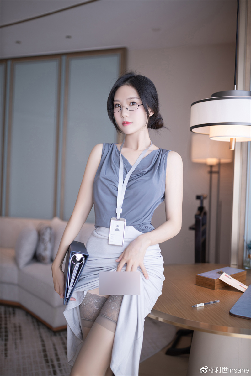 抖娘-利世（利世insane）视频是什么，看她的图片集就能寻找到一些答案