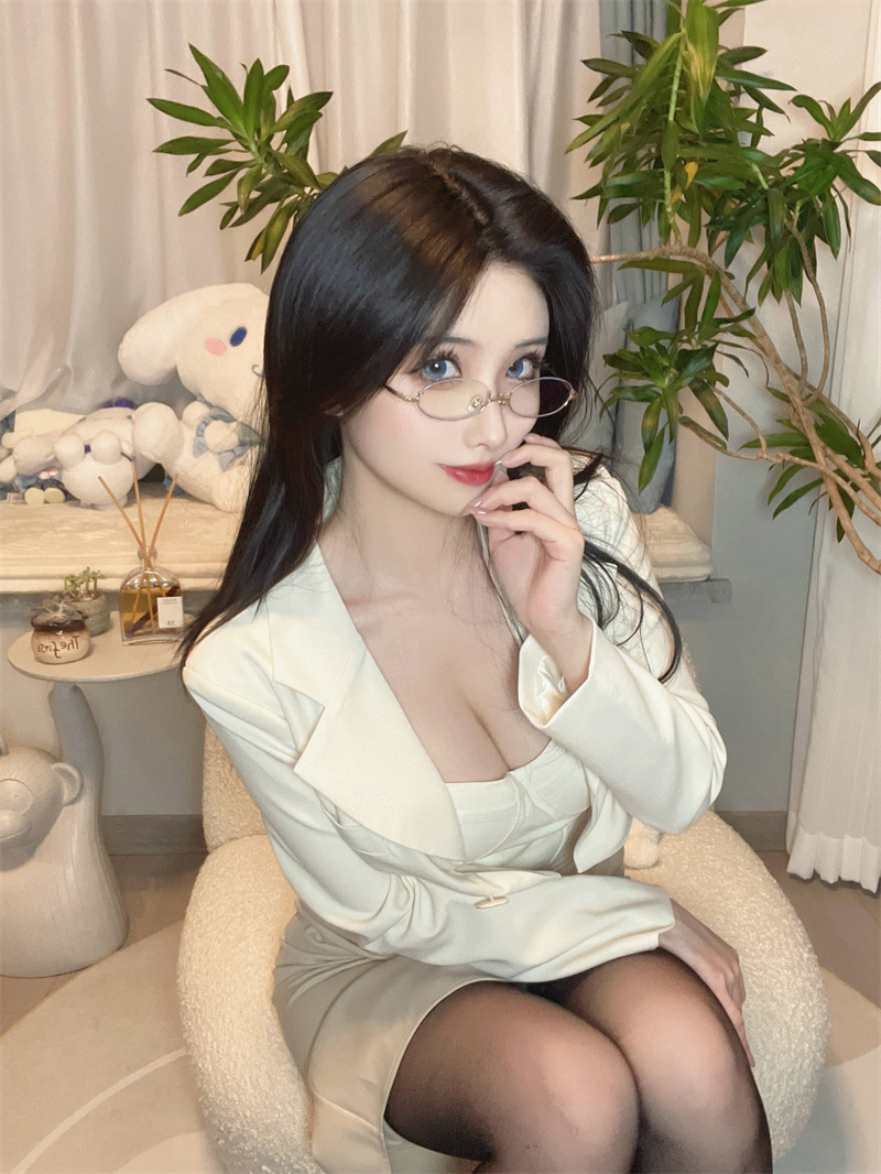 rioko凉凉子（肉扣热热子）最全cos图集鉴赏